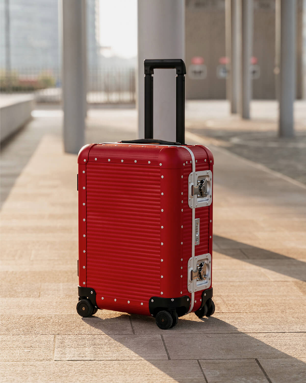 店舗限定カラー〈CHERRY RED〉イメージ